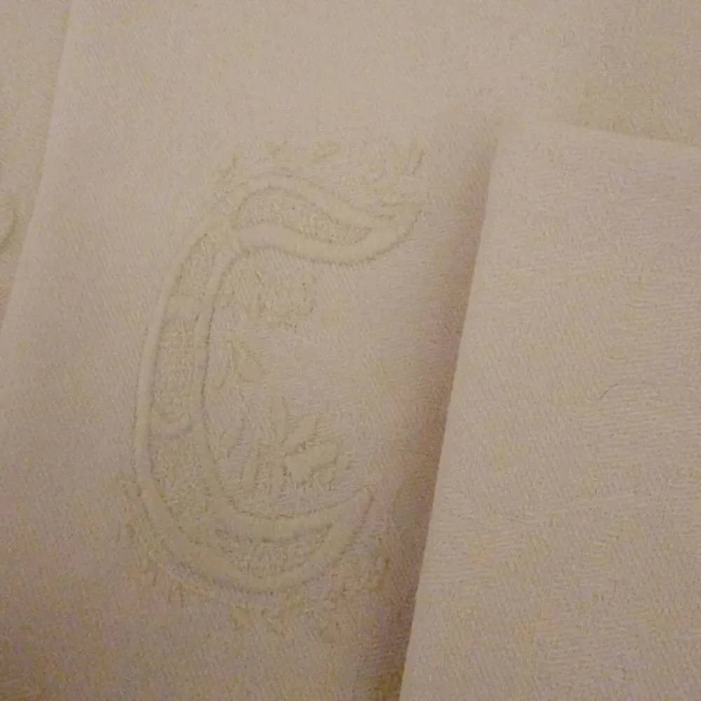 Set of 4 Beige Linen Look Cloth Napkins Like New MC and C